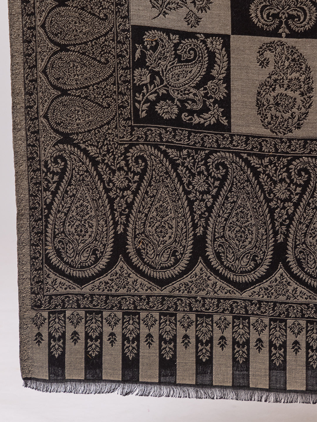 Tillaari Hetiage Shawl with Checkered Weave, Paisley and Floral Design