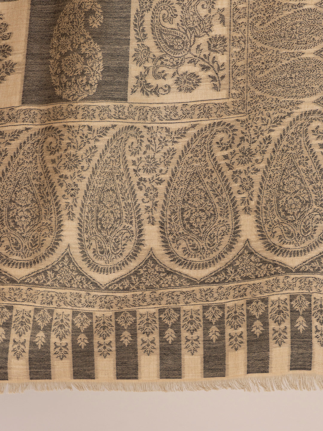 Tillaari Hetiage Shawl with Checkered Weave, Paisley and Floral Design