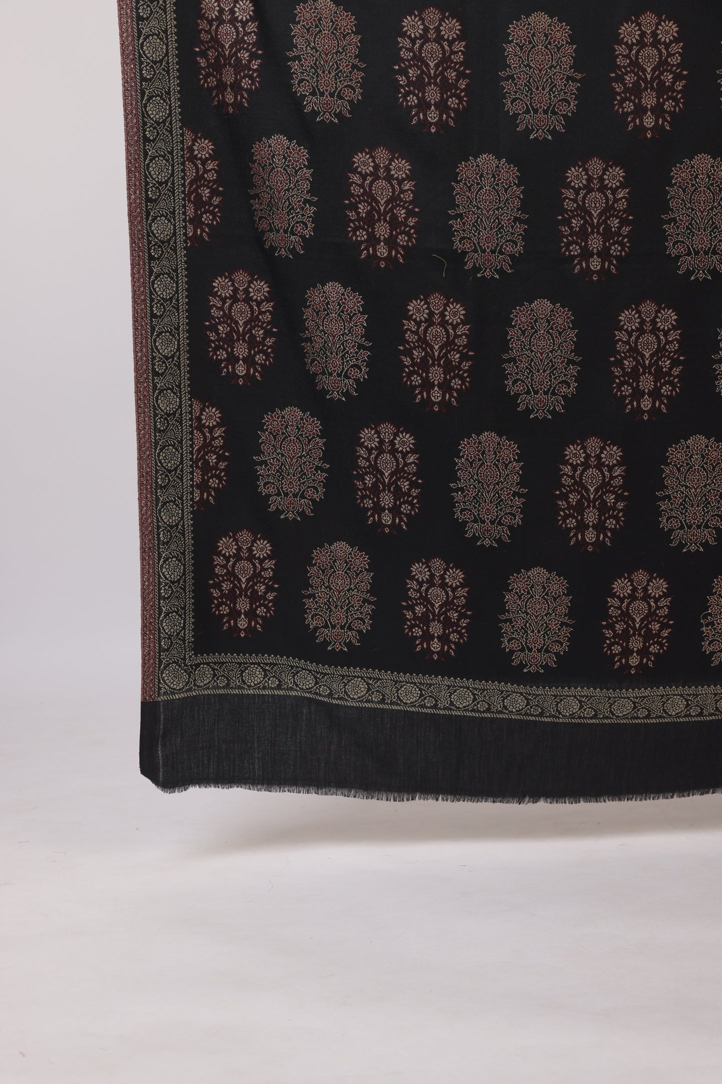 Tillaari Shawl with Traditional Floral Buta