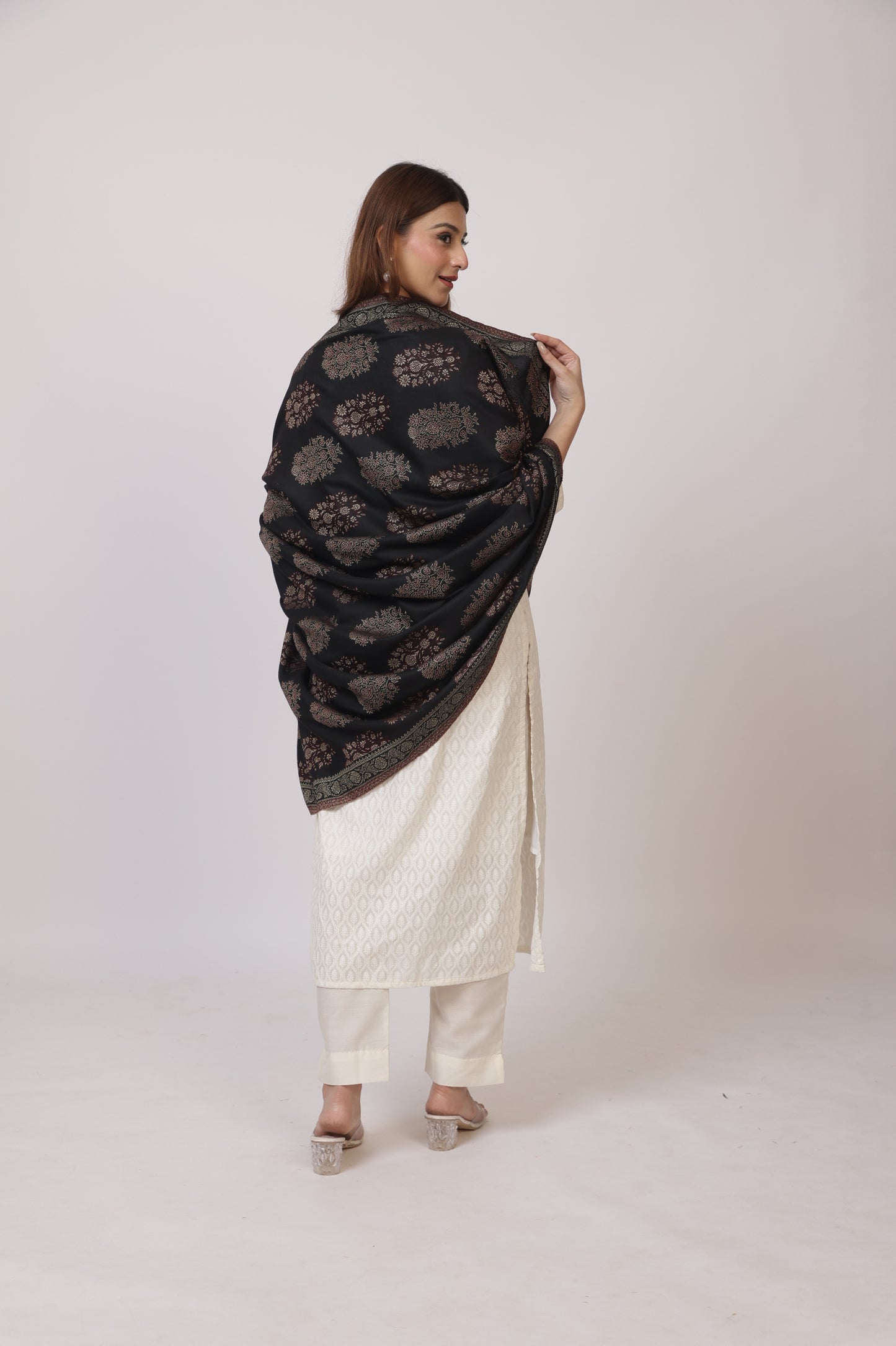 Tillaari Shawl with Traditional Floral Buta