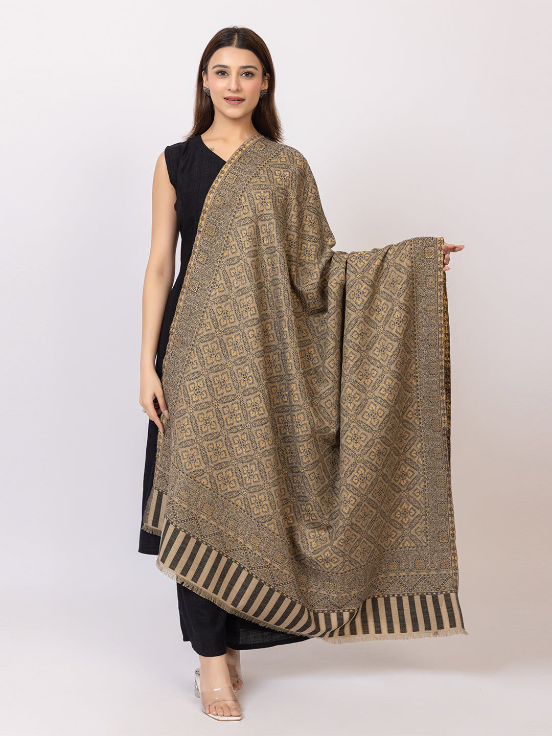 Tillaari Elegant Paisley and Floral Design