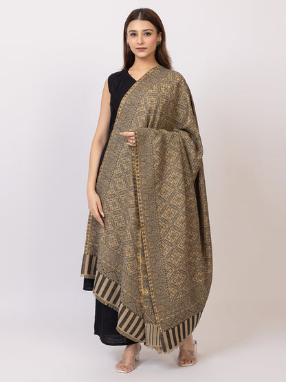 Tillaari Elegant Paisley and Floral Design