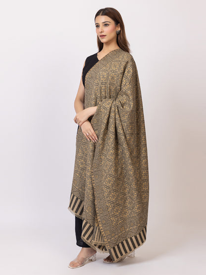 Tillaari Elegant Paisley and Floral Design