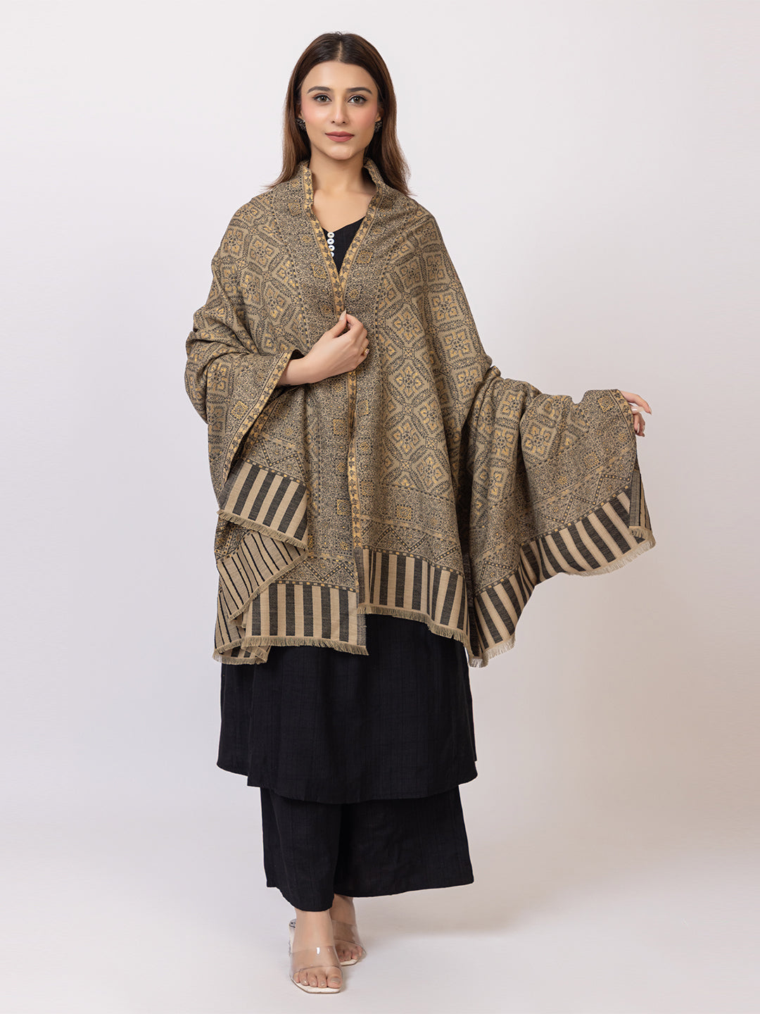 Tillaari Elegant Paisley and Floral Design