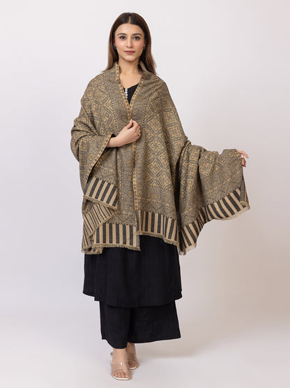 Tillaari Elegant Paisley and Floral Design