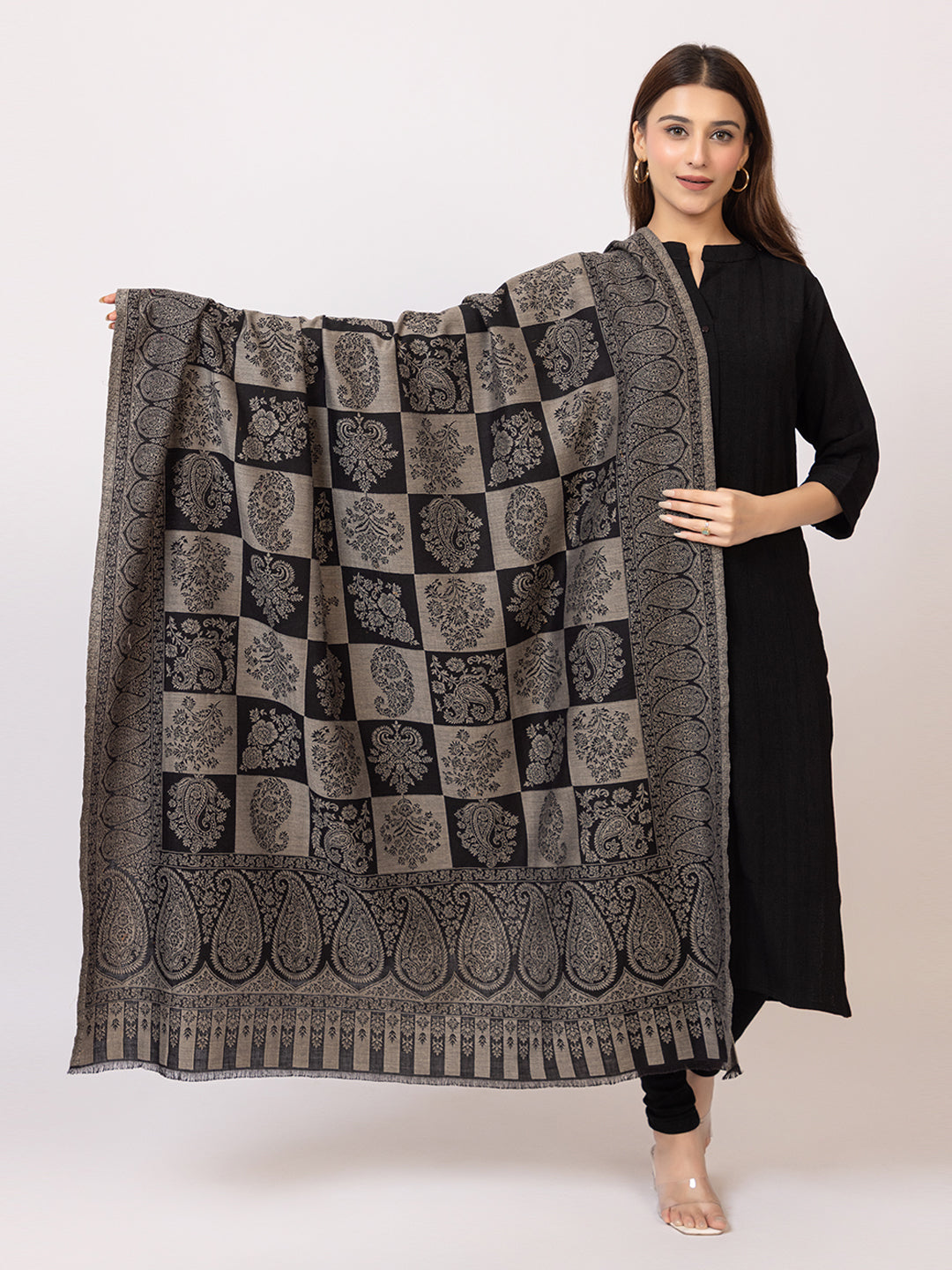 Tillaari Hetiage Shawl with Checkered Weave, Paisley and Floral Design