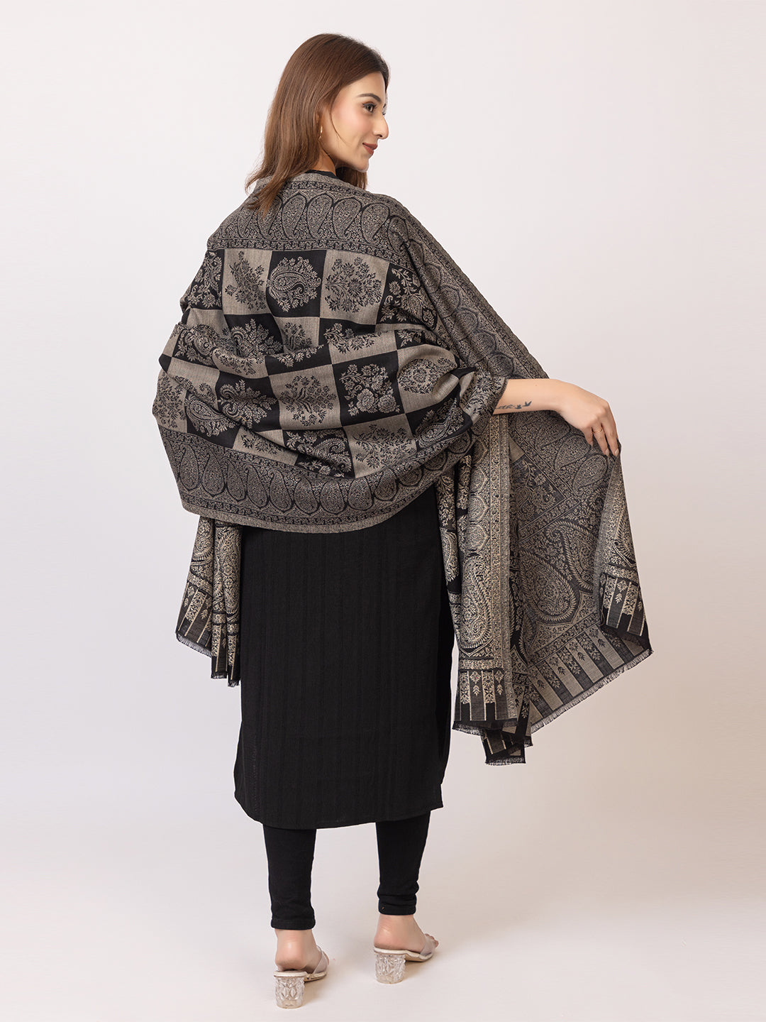 Tillaari Hetiage Shawl with Checkered Weave, Paisley and Floral Design