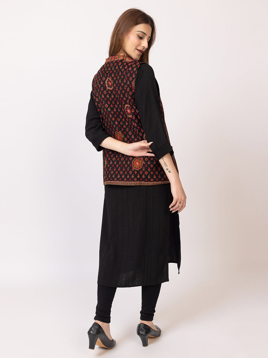 Tillaari SurajMukhi Short Sleeveless Jacket for Women