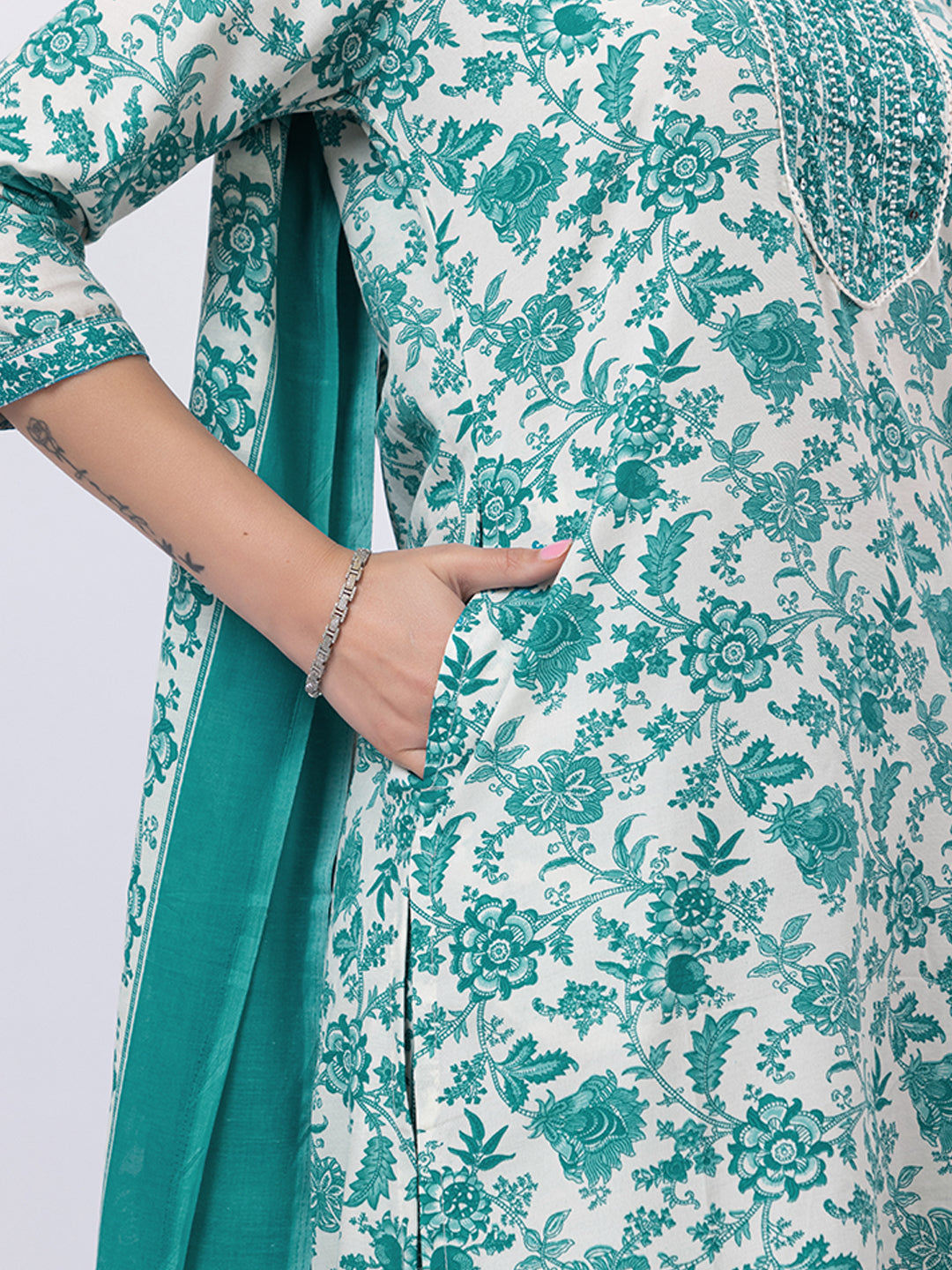Tillaari Green Floral Printed Straight Kurta Set with Dupatta